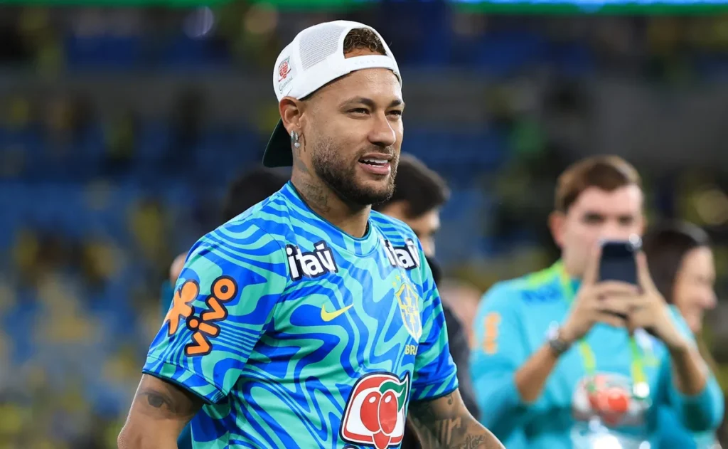neymar-vira-atracao-na-saida-da-cbf-e-e-flagrado-autografando-camisa-do-flamengo