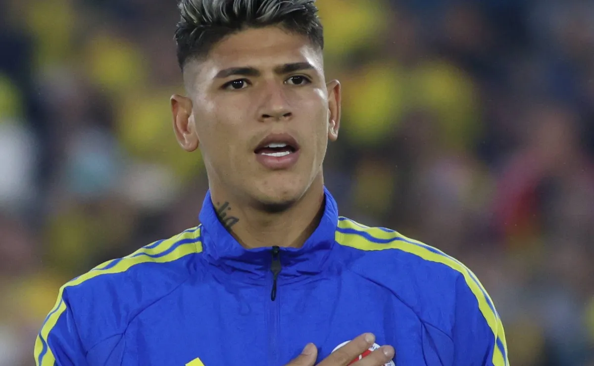 torcida-da-colombia-critica-carrascal-apos-gol-perdido-contra-a-costa-rica:-“pura-fumaca”
