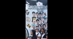 video-mostra-bandeira-em-homenagem-a-diversos-idolos-do-vasco;-veja