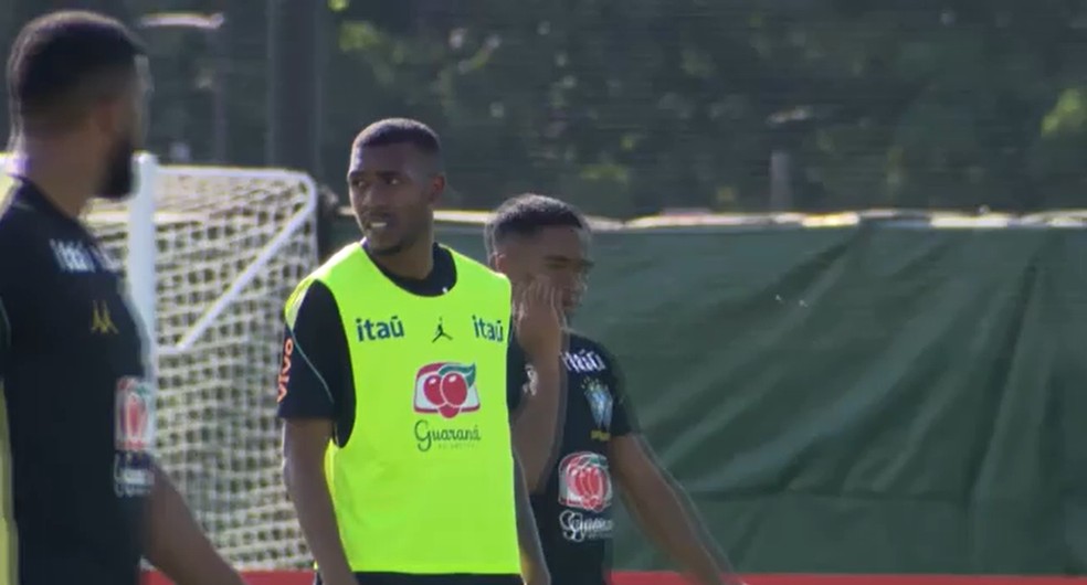 rayan-foi-testado-por-ancelotti-no-time-titular-da-selecao-no-treino-desta-5a-feira
