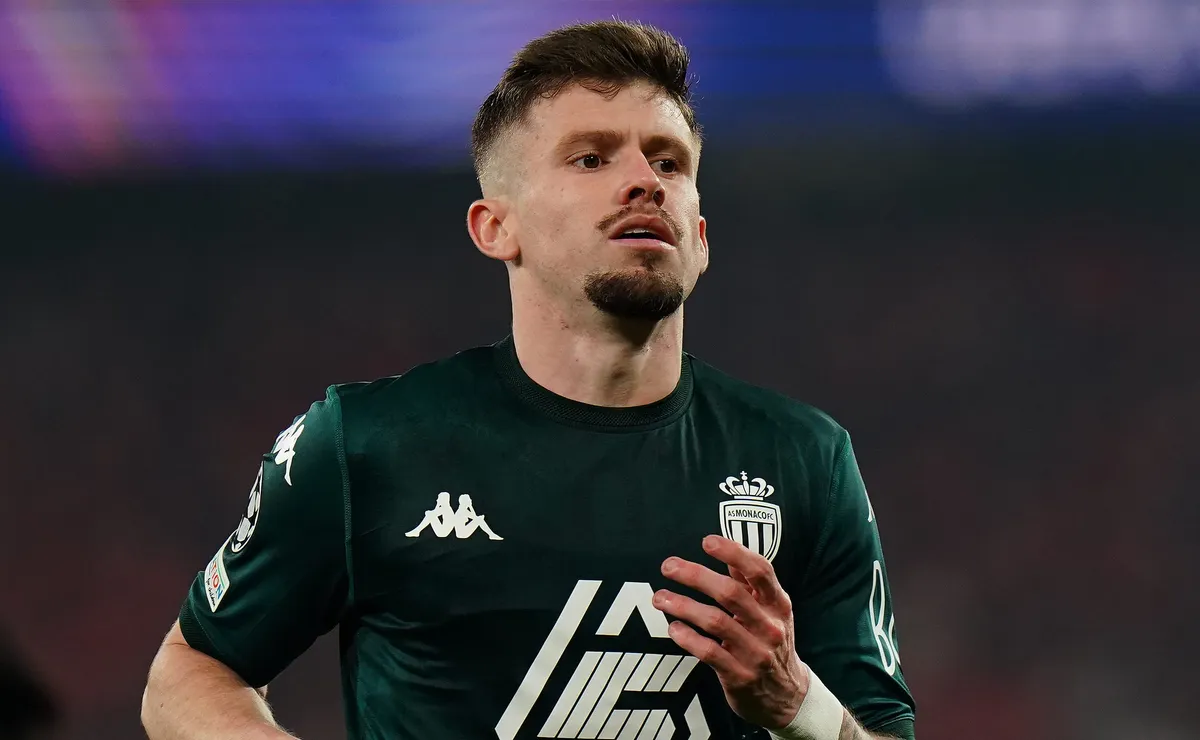 flamengo-ve-contratacao-de-caio-henrique-esfriar-apos-chegada-de-filipe-luis-ao-monaco