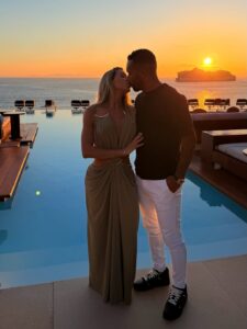 alex-teixeira-posta-fotos-das-ferias-na-grecia-ao-lado-de-philippe-coutinho-e-vegetti