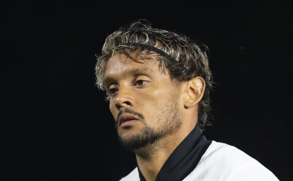 santos-nao-avanca-em-emprestimo-de-gustavo-scarpa-e-atletico-exige-pelo-menos-r$-18-milhoes