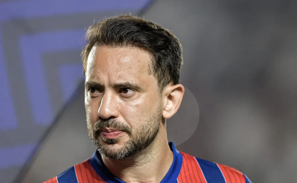everton-ribeiro-vive-fase-mais-complicada-no-bahia,-mas-nao-pensa-em-saida