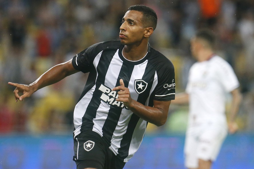 interesse-do-vasco-em-victor-sa-trava-negociacao-do-atacante-com-o-sao-paulo