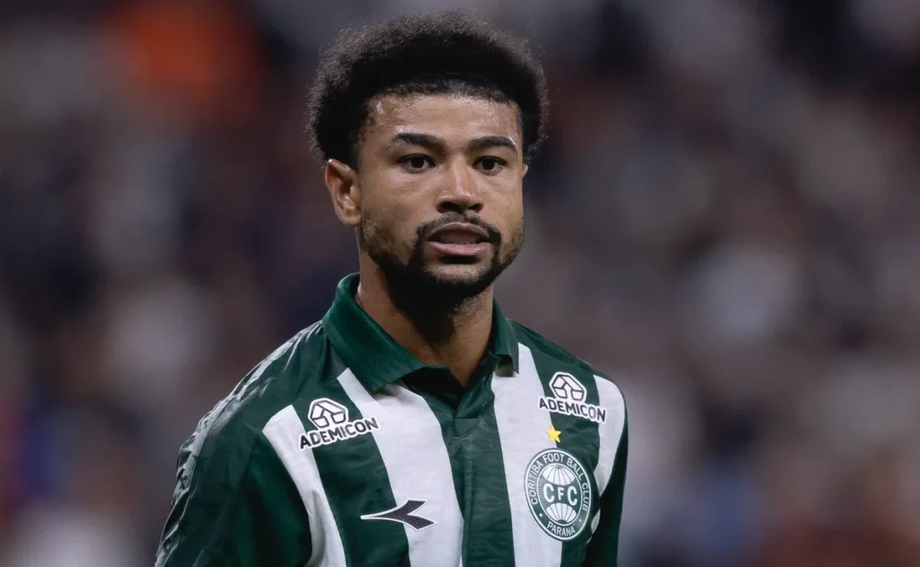 flamengo-sinaliza-pagar-r$-60-milhoes-para-comprar-lucas-ronier,-do-coritiba,-para-2027