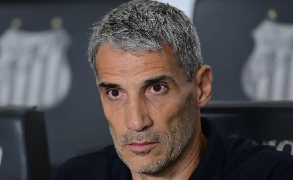 vojvoda-fica-perto-de-assumir-o-racing-(arg)-menos-de-tres-meses-apos-ser-demitido-do-santos