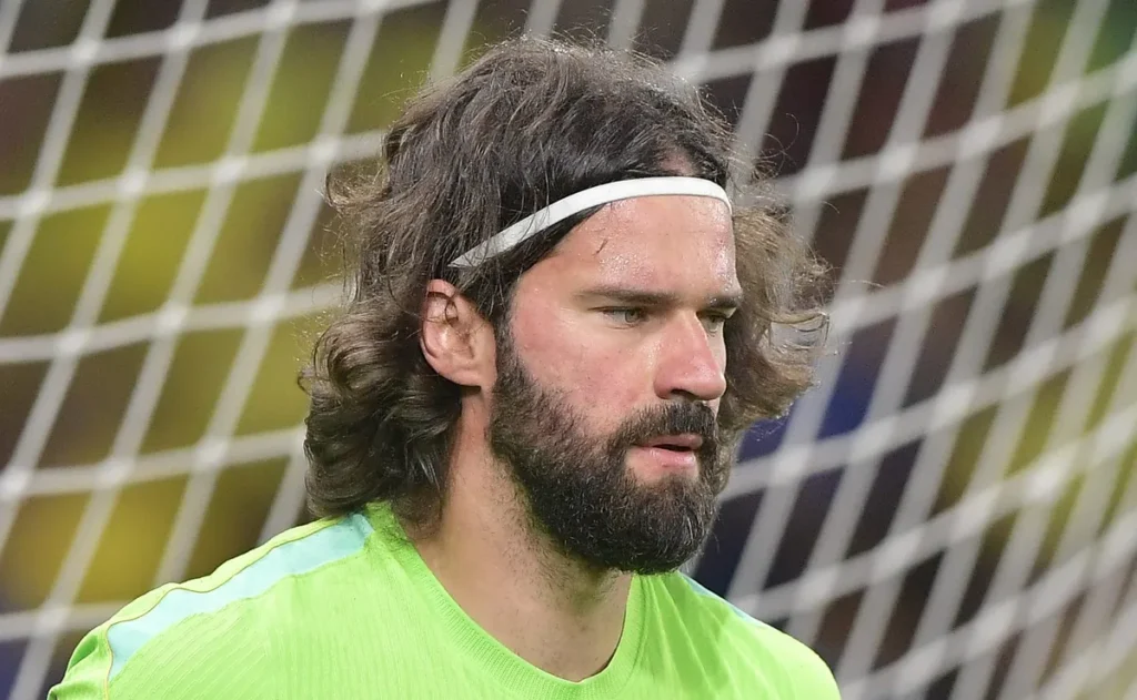alisson-comenta-formacao-com-taffarel-e-elogia-idolo-da-selecao-brasileira:-“qualificado”