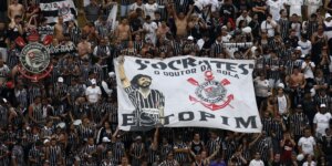 socrates,-idolo-do-corinthians-e-da-selecao,-recebe-honraria-na-alesp