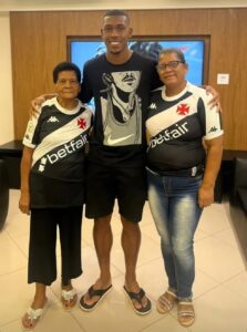familia-de-rayan-em-cachoeiro-do-itapemirim-comemora-convocacao-do-atacante-para-a-copa