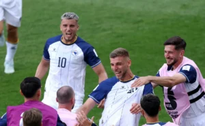 torcedora-da-bosnia-se-emociona-com-1o-gol-da-selecao-na-copa-do-mundo-e-viraliza-na-web