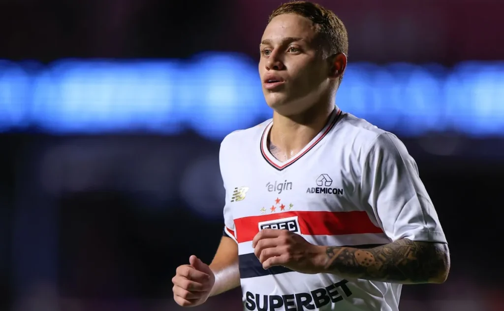 sao-paulo-recebe-propostas-por-maik-enquanto-define-futuro-do-lateral-afastado