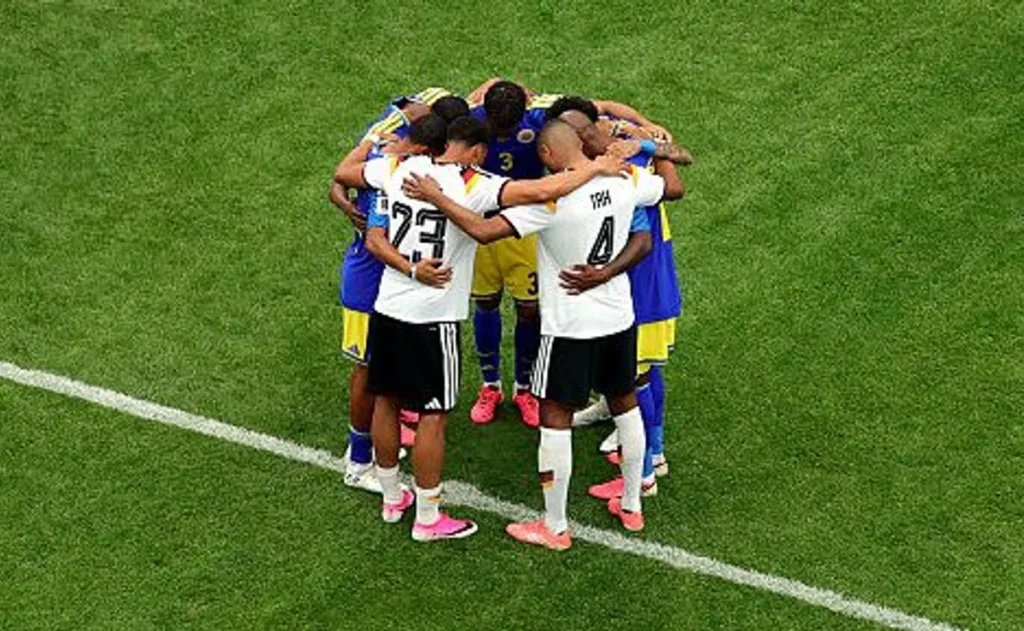 nmecha-explica-oracao-com-jogadores-de-curacao-apos-goleada-da-alemanha-na-copa-do-mundo