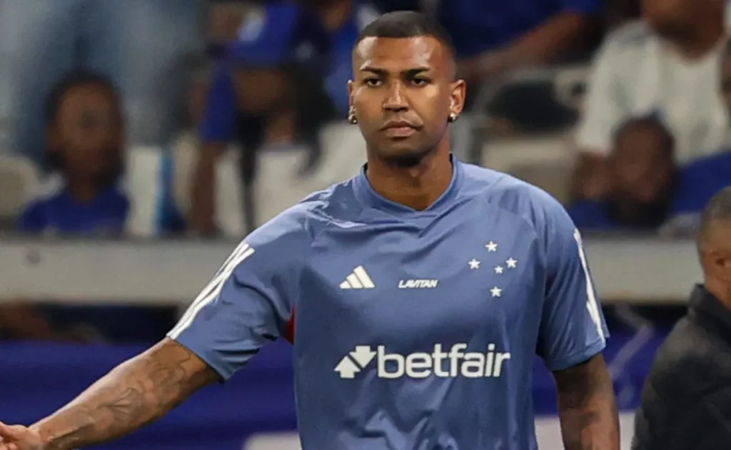 walace-busca-redencao-no-cruzeiro-apos-polemica-e-tem-futuro-incerto-na-temporada