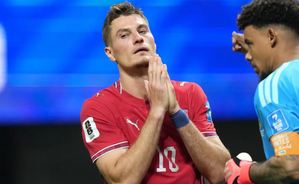 schick-perde-gol-cara-a-cara-e-reclama-da-iluminacao-em-republica-tcheca-x-africa-do-sul