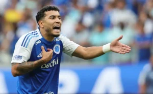 william-aguarda-reuniao-do-estafe-com-o-cruzeiro-em-meio-as-sondagens-de-outros-times