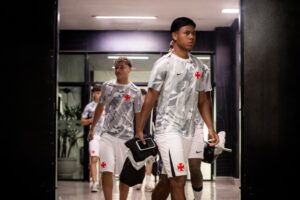 sub-17:-vasco-posta-fotos-da-chegada-dos-jogadores-ao-engenhao