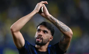 felipe-melo-se-rende-a-lucas-paqueta-apos-vitoria-do-brasil:-“foi-o-melhor-com-certa-diferenca”