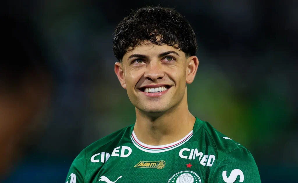 palmeiras-aguarda-contato-do-como-por-giay,-mas-nao-mostra-entusiasmo-em-um-acordo