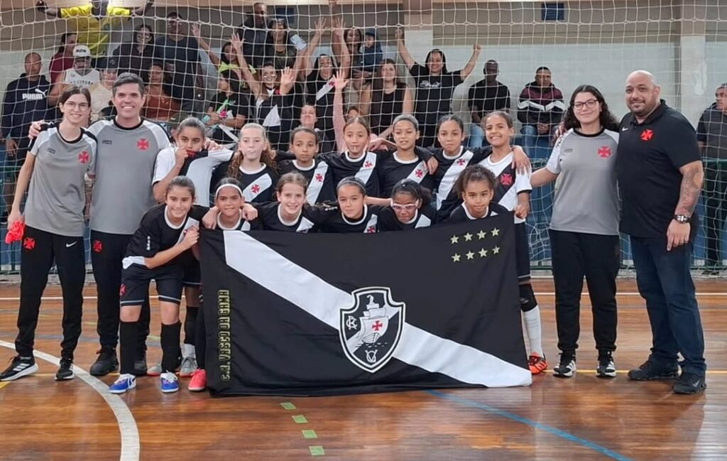 futsal-feminino-base:-vasco-vai-a-final-no-sub-11-e-e-eliminado-no-sub-13