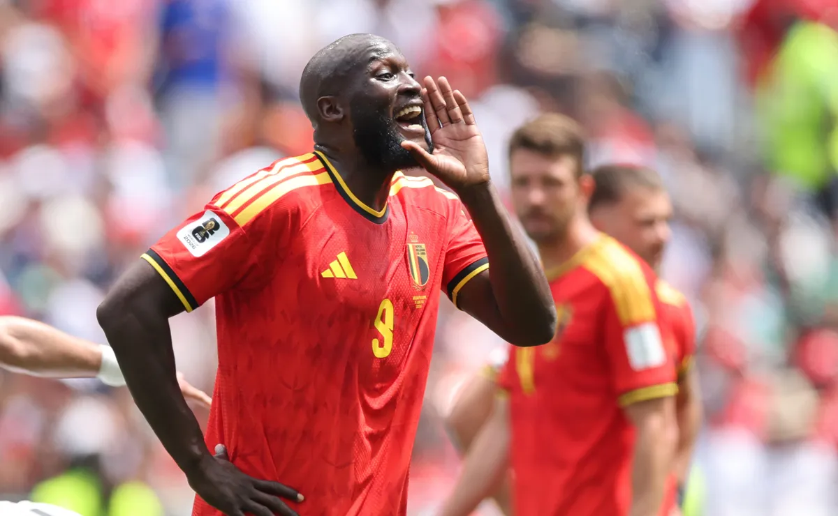 entrada-de-lukaku-em-beiranvand,-em-belgica-x-ira,-gerou-reclamacoes-para-uma-expulsao