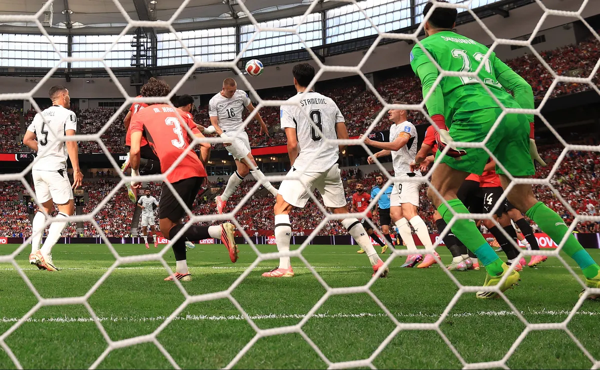copa-do-mundo:-pc-oliveira-aponta-irregularidade-no-gol-da-nova-zelandia-diante-do-egito