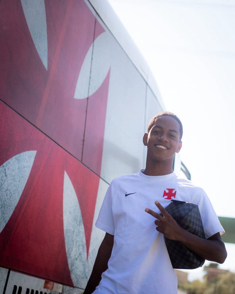 sub-17:-vasco-posta-fotos-da-chegada-dos-jogadores-ao-nivaldo-pereira