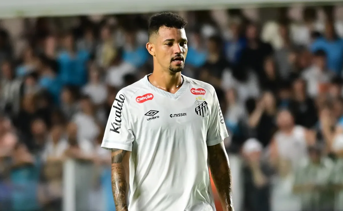 de-saida-do-santos,-ze-ivaldo-interessa-ao-remo-e-salario-e-o-entrave-para-contratacao