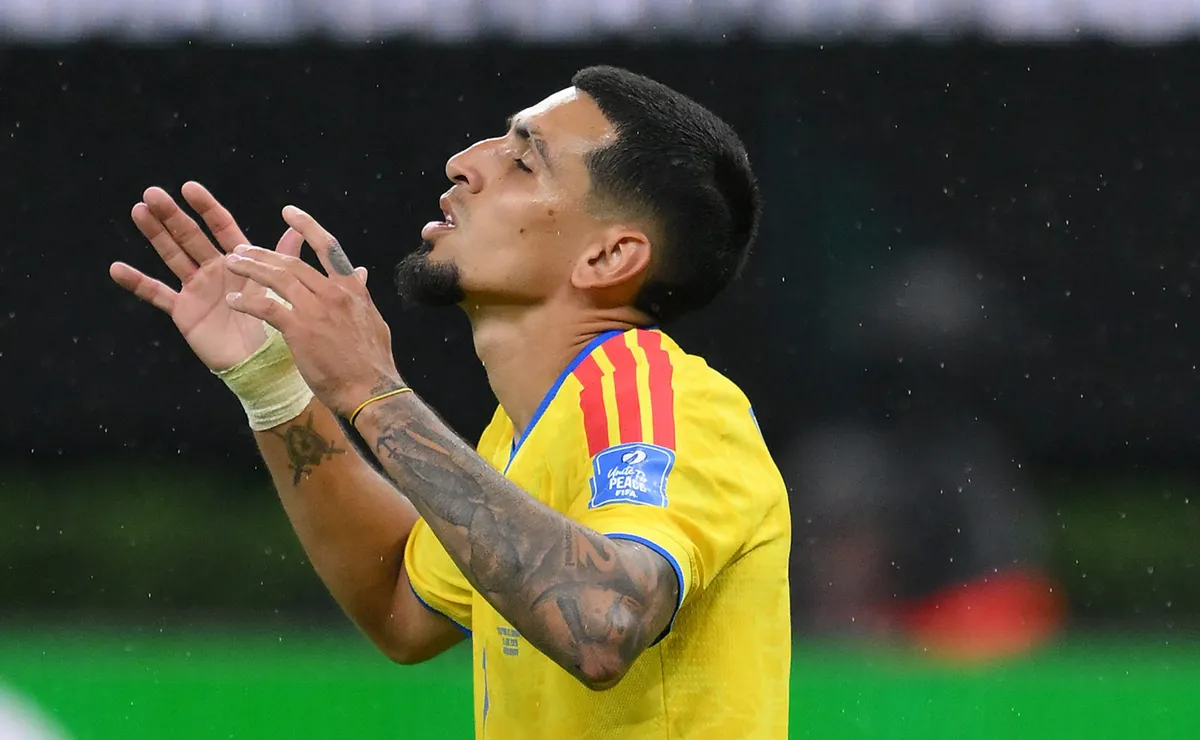munoz-teve-gol-anulado-milimetricamente-pelo-var-em-colombia-x-rd-congo-na-copa-do-mundo