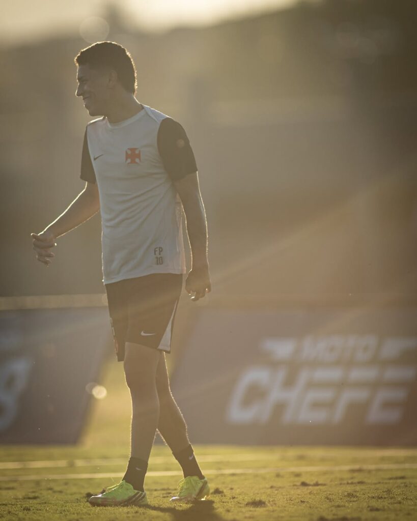 johan-rojas-posta-fotos-treinando-no-ct:-‘feliz-por-estar-de-volta’