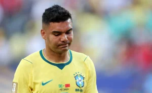 casemiro,-douglas-santos-e-ibanez-estao-pendurados-e-brasil-liga-alerta-para-mata-mata-da-copa