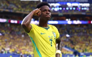 vini-jr-marca-duas-vezes-contra-a-escocia-e-assume-protagonismo-do-brasil-na-copa