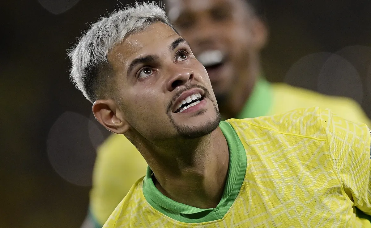 bruno-guimaraes-bate-recorde-de-60-anos-ao-dar-mais-uma-assistencia-na-selecao-brasileira