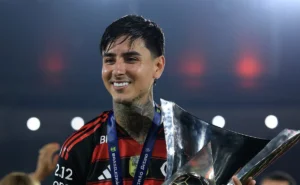flamengo-sela-‘pacto’-com-pulgar-em-reuniao-e-blinda-volante-nos-bastidores