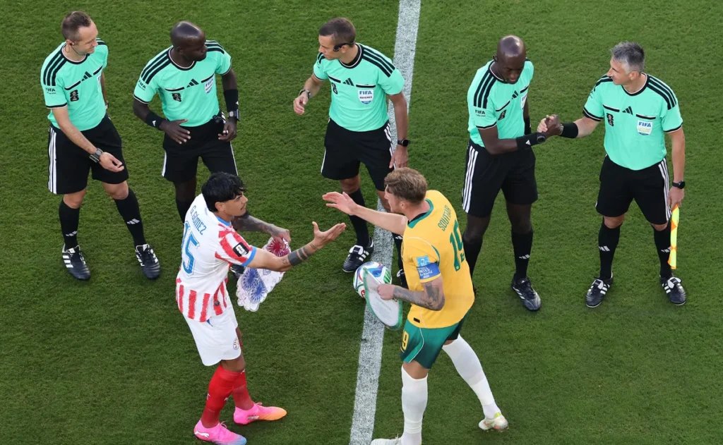 gustavo-gomez-brilha-e-mauricio-e-‘timido’-durante-empate-do-paraguai-contra-a-australia