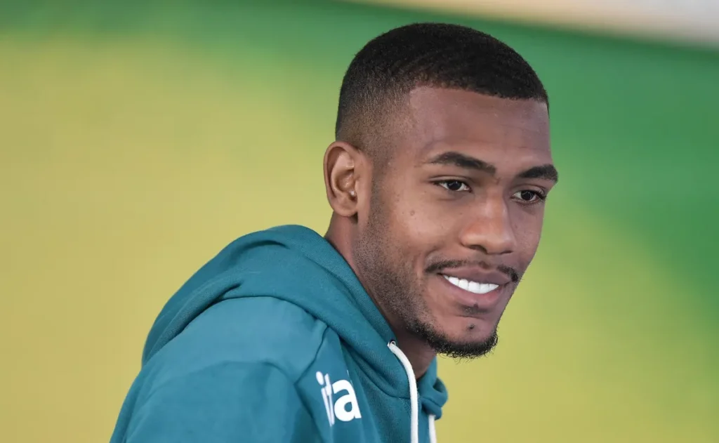 rayan-comenta-ajuda-de-vinicius-junior-na-adaptacao-na-selecao-brasileira:-“e-muito-importante”