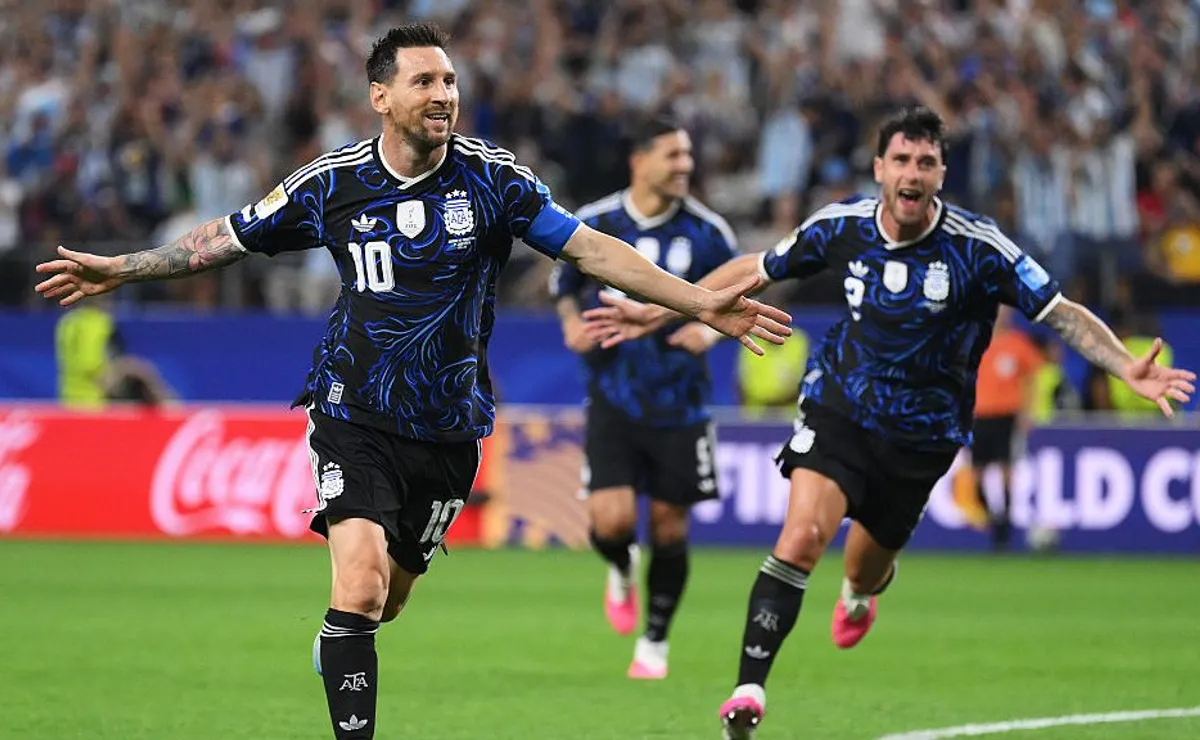 messi-sai-do-banco,-marca-golaco-de-falta-e-quebra-recorde-na-copa-do-mundo