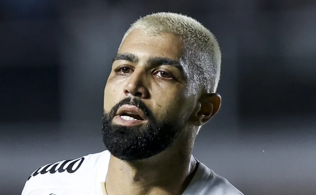 em-alta-no-santos,-gabigol-compara-cuca-com-tite-e-admite-atrito