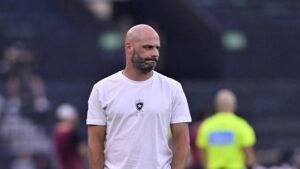 vasco-deve-desistir-de-franclim-carvalho-e-tentar-tecnico-brasileiro