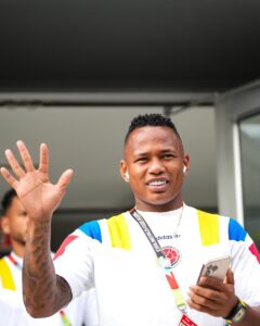 federacao-colombiana-posta-foto-de-andres-gomez-chegando-ao-estadio-para-o-jogo-contra-gana