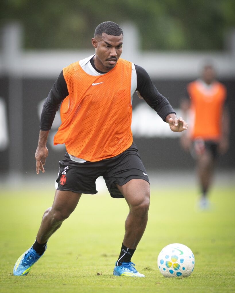 vasco-posta-fotos-do-jogo-treino-deste-sabado-no-ct-moacyr-barbosa;-confira