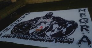 mancha-negra-apresenta-seu-novo-bandeirao;-veja-foto