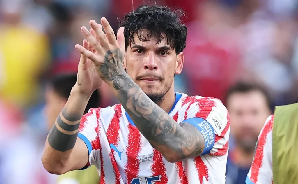 capitao-do-palmeiras,-gustavo-gomez-vai-as-lagrimas-com-eliminacao-do-paraguai-na-copa