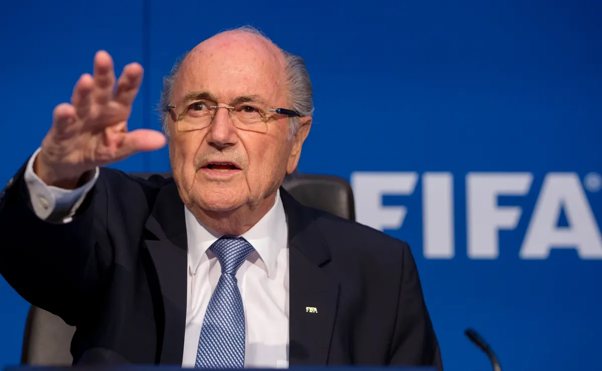 ex-presidente-da-fifa,-joseph-blatter-critica-trump-e-infantino-por-polemica-com-balogun
