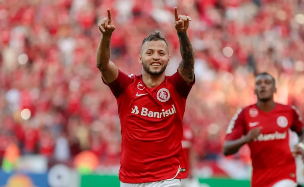 especulado-no-internacional,-nico-lopez-esta-proximo-de-acerto-com-o-platense