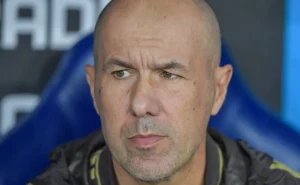 leonardo-jardim-volta-a-alertar-sobre-a-necessidade-de-substituto-de-arrascaeta-no-flamengo