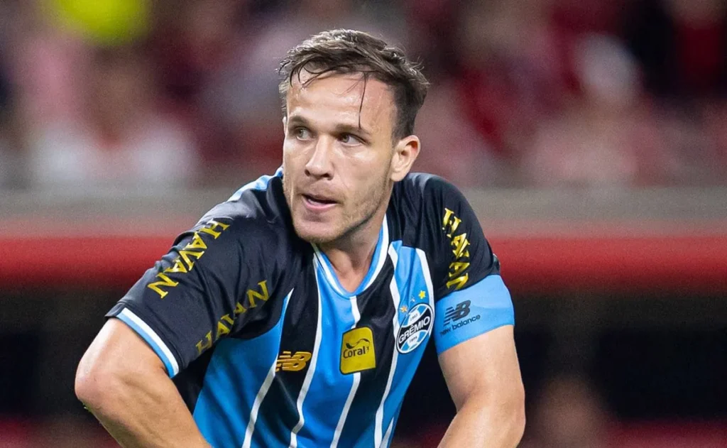 apos-deixar-o-gremio,-arthur-e-contatado-pelo-corinthians,-mas-salario-trava-negociacao