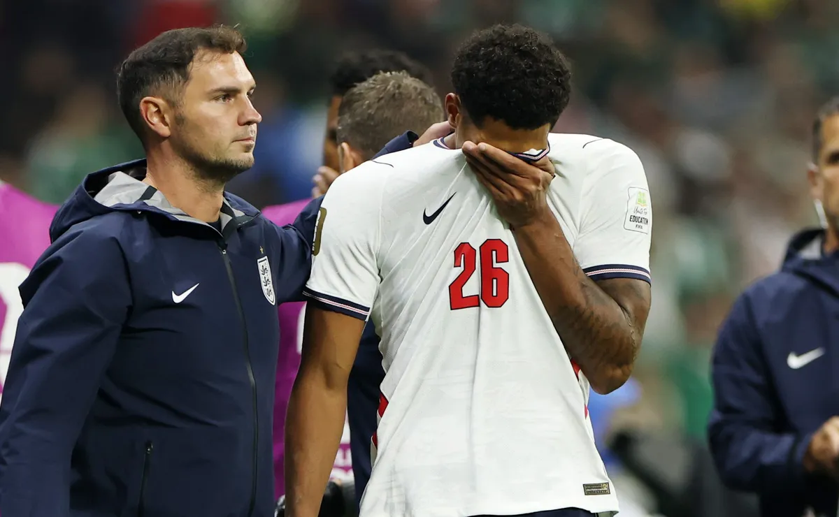 quansah-e-suspenso-por-dois-jogos-na-copa-e-decisao-da-fifa-revolta-a-inglaterra