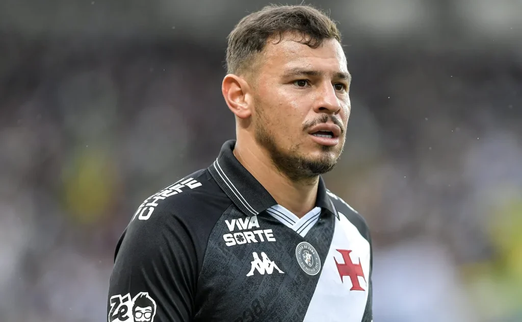 hugo-moura-acerta-saida-do-vasco-da-gama-e-esta-a-caminho-do-al-fayha,-da-arabia-saudita