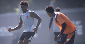 ainda-sob-o-comando-de-bruno-lazaroni,-vasco-goleia-o-olaria-por-6-a-0-em-jogo-treino